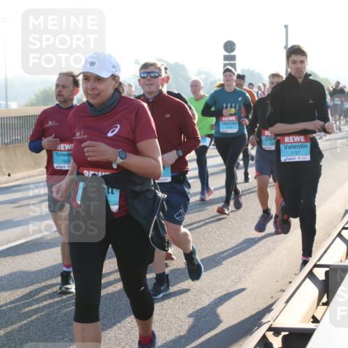 03.10.2025 - Köhlbrandbrückenlauf Lena Gebhardt http://msf.ph/oto/9065774 03.10.2025 09:22:46 Position 1 1754, 1945, 139, 1767 meine-sportfotos.de