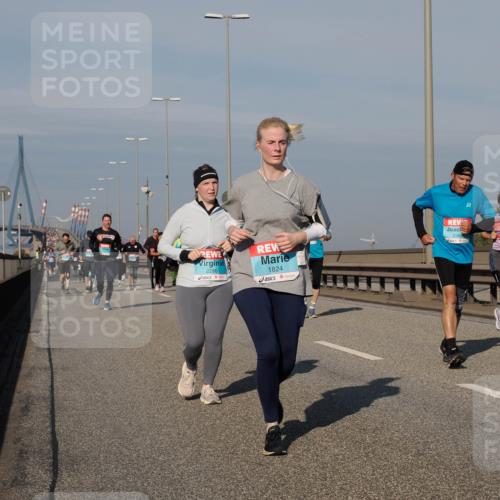 03.10.2025 - Köhlbrandbrückenlauf Fabian Wolf http://msf.ph/oto/9065779 03.10.2025 10:08:49 Position 3 2286, 1824, 3393 meine-sportfotos.de