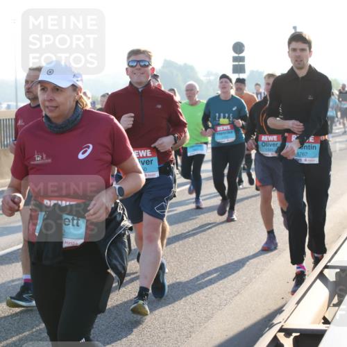 03.10.2025 - Köhlbrandbrückenlauf Lena Gebhardt http://msf.ph/oto/9065782 03.10.2025 09:22:46 Position 1 1391, 1767 meine-sportfotos.de