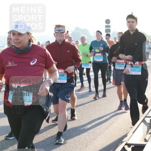 03.10.2025 - Köhlbrandbrückenlauf Lena Gebhardt http://msf.ph/oto/9065787 03.10.2025 09:22:46 Position 1 50, 1391, 1767, 0 meine-sportfotos.de