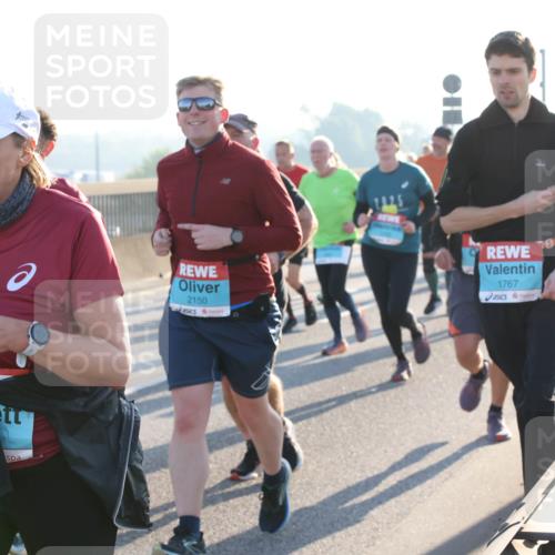 03.10.2025 - Köhlbrandbrückenlauf Lena Gebhardt http://msf.ph/oto/9065795 03.10.2025 09:22:47 Position 1 2150, 1767 meine-sportfotos.de