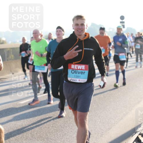 03.10.2025 - Köhlbrandbrückenlauf Lena Gebhardt http://msf.ph/oto/9065836 03.10.2025 09:22:48 Position 1 1419, 1391 meine-sportfotos.de