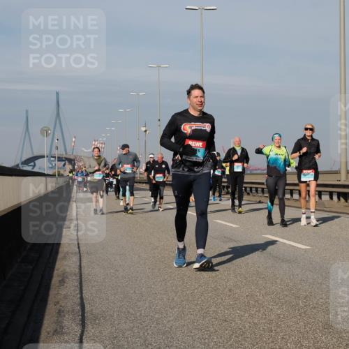 03.10.2025 - Köhlbrandbrückenlauf Fabian Wolf http://msf.ph/oto/9065864 03.10.2025 10:08:56 Position 3 2001 meine-sportfotos.de