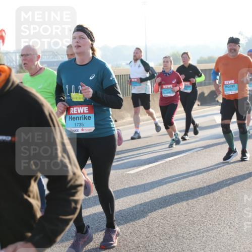 03.10.2025 - Köhlbrandbrückenlauf Lena Gebhardt http://msf.ph/oto/9065870 03.10.2025 09:22:49 Position 1 1391, 2, 02, 1735, 3736 meine-sportfotos.de