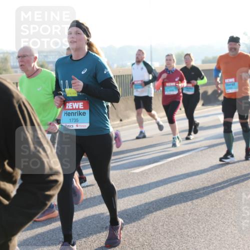 03.10.2025 - Köhlbrandbrückenlauf Lena Gebhardt http://msf.ph/oto/9065871 03.10.2025 09:22:49 Position 1 1735 meine-sportfotos.de