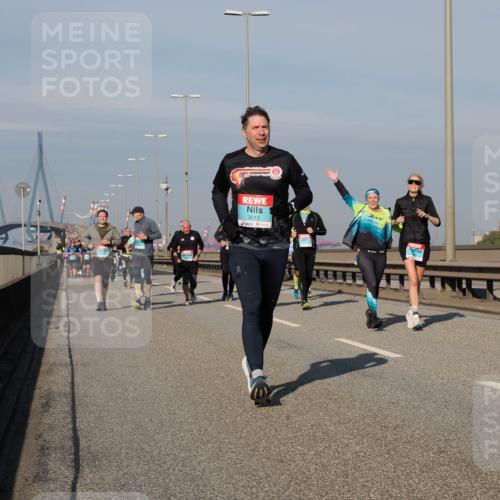 03.10.2025 - Köhlbrandbrückenlauf Fabian Wolf http://msf.ph/oto/9065874 03.10.2025 10:08:56 Position 3 3013 meine-sportfotos.de