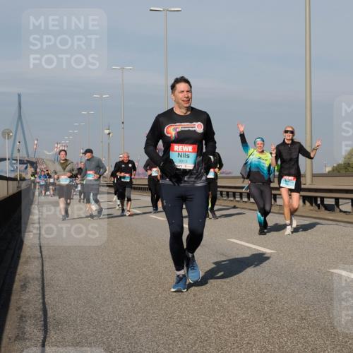 03.10.2025 - Köhlbrandbrückenlauf Fabian Wolf http://msf.ph/oto/9065880 03.10.2025 10:08:56 Position 3 3013 meine-sportfotos.de