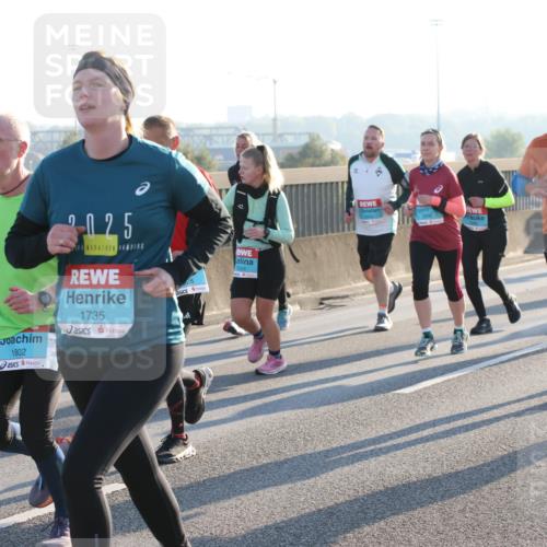 03.10.2025 - Köhlbrandbrückenlauf Lena Gebhardt http://msf.ph/oto/9065881 03.10.2025 09:22:49 Position 1 2025, 1735, 28, 1802, 1503, 1593 meine-sportfotos.de