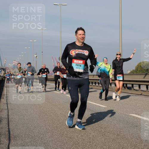 03.10.2025 - Köhlbrandbrückenlauf Fabian Wolf http://msf.ph/oto/9065892 03.10.2025 10:08:57 Position 3 3013, 2001, 2845 meine-sportfotos.de