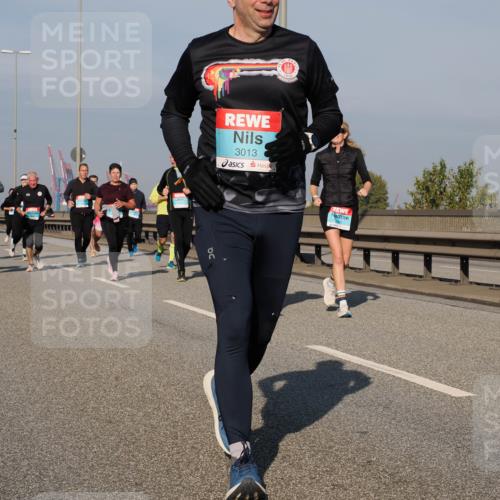 03.10.2025 - Köhlbrandbrückenlauf Fabian Wolf http://msf.ph/oto/9065904 03.10.2025 10:08:58 Position 3 0161, 3013, 3200, 845 meine-sportfotos.de
