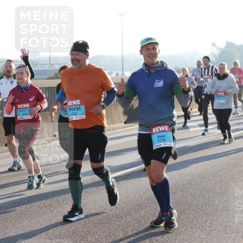 03.10.2025 - Köhlbrandbrückenlauf Lena Gebhardt http://msf.ph/oto/9065910 03.10.2025 09:22:50 Position 1 414, 3839, 1593, 3736 meine-sportfotos.de