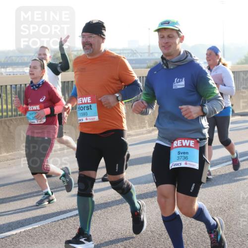 03.10.2025 - Köhlbrandbrückenlauf Lena Gebhardt http://msf.ph/oto/9065931 03.10.2025 09:22:51 Position 1 1414, 1593, 3736 meine-sportfotos.de
