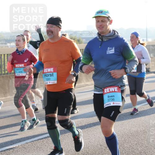 03.10.2025 - Köhlbrandbrückenlauf Lena Gebhardt http://msf.ph/oto/9065937 03.10.2025 09:22:51 Position 1 1414, 3839, 1593, 3736 meine-sportfotos.de