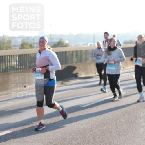 03.10.2025 - Köhlbrandbrückenlauf Lena Gebhardt http://msf.ph/oto/9065968 03.10.2025 09:22:52 Position 1  meine-sportfotos.de