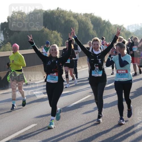 03.10.2025 - Köhlbrandbrückenlauf Jannik Wohlers http://msf.ph/oto/9065970 03.10.2025 09:26:59 Position 3 2926, 2565, 2927 meine-sportfotos.de