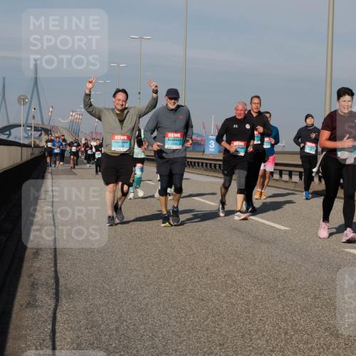 03.10.2025 - Köhlbrandbrückenlauf Fabian Wolf http://msf.ph/oto/9065971 03.10.2025 10:09:02 Position 3 2325, 3, 2326, 1949 meine-sportfotos.de