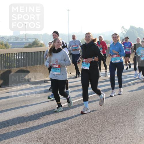 03.10.2025 - Köhlbrandbrückenlauf Lena Gebhardt http://msf.ph/oto/9065980 03.10.2025 09:22:52 Position 1 1831, 2670 meine-sportfotos.de