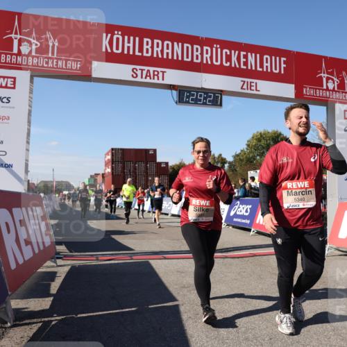 03.10.2025 - Köhlbrandbrückenlauf Lena Gebhardt http://msf.ph/oto/9065982 03.10.2025 13:29:27 Ziel 5340, 5344, 5366, 5470, 5514, 5601, 6063, 6118, 6156, 6309, 6334, 6335, 6336, 6351, 6387, 6539, 6554 meine-sportfotos.de
