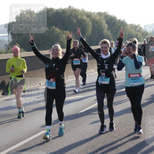 03.10.2025 - Köhlbrandbrückenlauf Jannik Wohlers http://msf.ph/oto/9065983 03.10.2025 09:26:59 Position 3 2928, 2927, 2565 meine-sportfotos.de