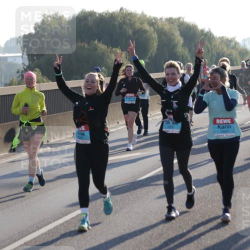 03.10.2025 - Köhlbrandbrückenlauf Jannik Wohlers http://msf.ph/oto/9065989 03.10.2025 09:27:00 Position 3 2860, 2565, 2928, 2927 meine-sportfotos.de