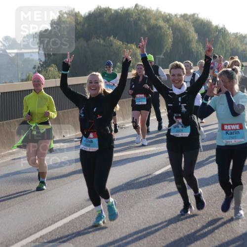 03.10.2025 - Köhlbrandbrückenlauf Jannik Wohlers http://msf.ph/oto/9065996 03.10.2025 09:27:00 Position 3 826, 2928, 2927, 4 meine-sportfotos.de