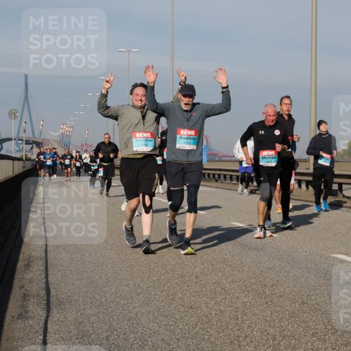 03.10.2025 - Köhlbrandbrückenlauf Fabian Wolf http://msf.ph/oto/9066000 03.10.2025 10:09:03 Position 3 2326, 2325, 3129, 20 meine-sportfotos.de