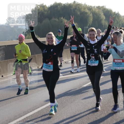 03.10.2025 - Köhlbrandbrückenlauf Jannik Wohlers http://msf.ph/oto/9066001 03.10.2025 09:27:00 Position 3 2926, 2928, 2927, 2565 meine-sportfotos.de