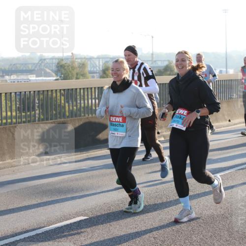 03.10.2025 - Köhlbrandbrückenlauf Lena Gebhardt http://msf.ph/oto/9066012 03.10.2025 09:22:53 Position 1 1831, 2670, 3788 meine-sportfotos.de