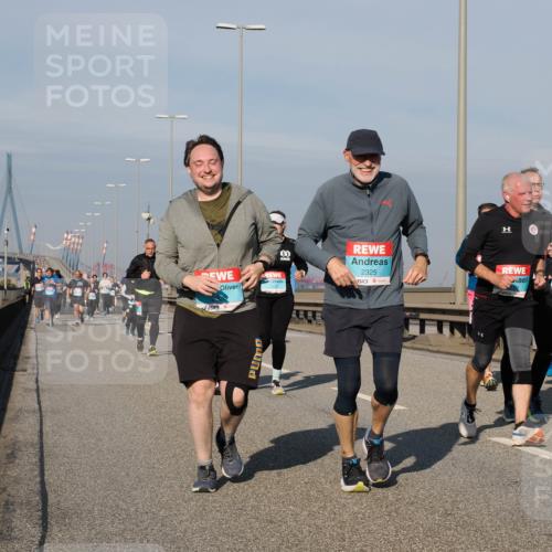 03.10.2025 - Köhlbrandbrückenlauf Fabian Wolf http://msf.ph/oto/9066024 03.10.2025 10:09:04 Position 3 2325 meine-sportfotos.de