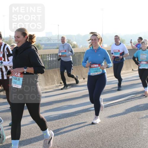 03.10.2025 - Köhlbrandbrückenlauf Lena Gebhardt http://msf.ph/oto/9066026 03.10.2025 09:22:54 Position 1 1831, 2670, 3788, 1900 meine-sportfotos.de