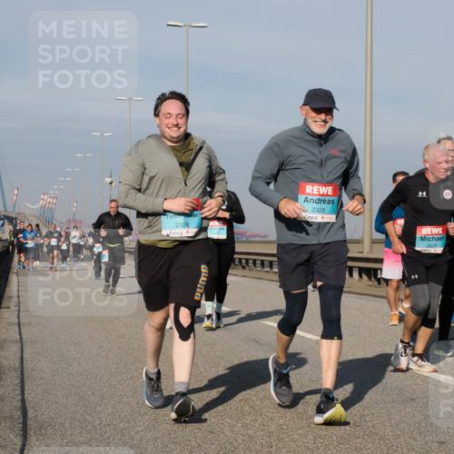 03.10.2025 - Köhlbrandbrückenlauf Fabian Wolf http://msf.ph/oto/9066028 03.10.2025 10:09:04 Position 3 2326, 2325, 3129 meine-sportfotos.de