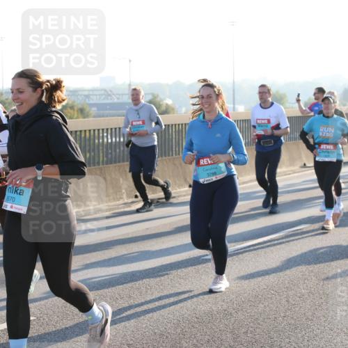 03.10.2025 - Köhlbrandbrückenlauf Lena Gebhardt http://msf.ph/oto/9066030 03.10.2025 09:22:54 Position 1 2670, 3788 meine-sportfotos.de