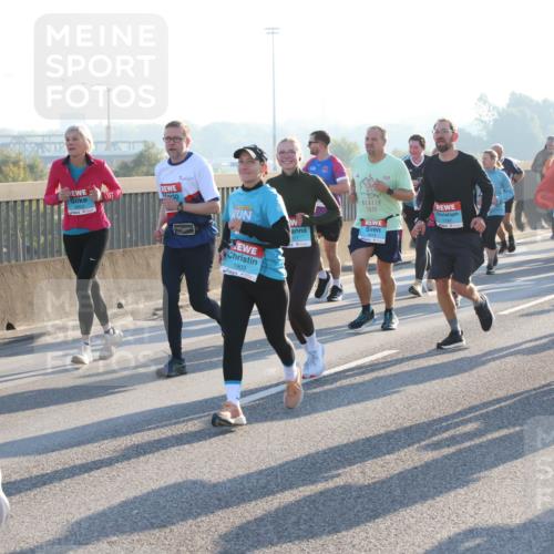 03.10.2025 - Köhlbrandbrückenlauf Lena Gebhardt http://msf.ph/oto/9066068 03.10.2025 09:22:55 Position 1 1903, 2025, 1797, 2165 meine-sportfotos.de
