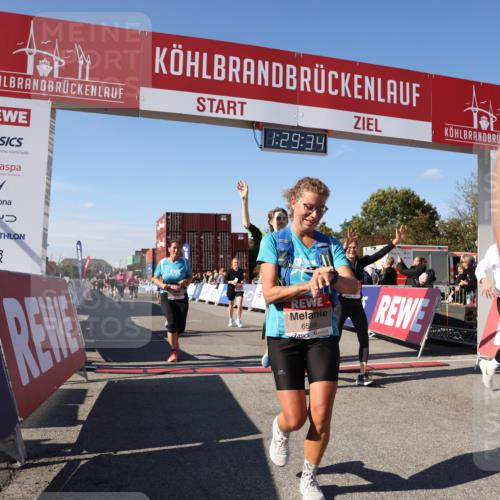 03.10.2025 - Köhlbrandbrückenlauf Lena Gebhardt http://msf.ph/oto/9066089 03.10.2025 13:29:35 Ziel 5340, 5470, 5482, 5514, 5601, 6093, 6156, 6215, 6334, 6335, 6336, 6351, 6387, 6439, 6539, 6543, 6554, 6555 meine-sportfotos.de