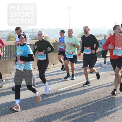 03.10.2025 - Köhlbrandbrückenlauf Lena Gebhardt http://msf.ph/oto/9066090 03.10.2025 09:22:56 Position 1 1903, 1761, 2025, 3416, 1797, 2165, 2171 meine-sportfotos.de