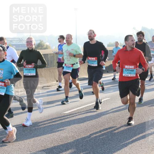 03.10.2025 - Köhlbrandbrückenlauf Lena Gebhardt http://msf.ph/oto/9066102 03.10.2025 09:22:56 Position 1 1903, 1761, 2125, 3416, 1797, 2165, 171 meine-sportfotos.de
