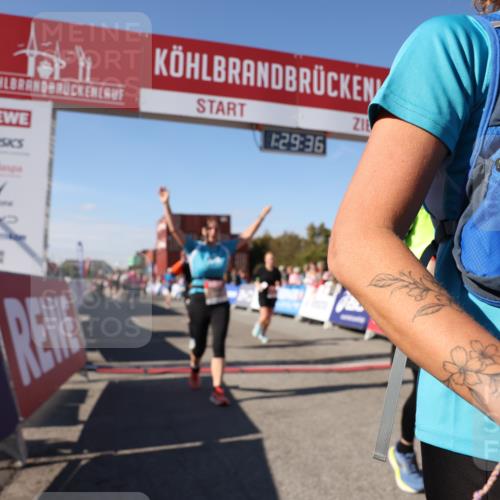 03.10.2025 - Köhlbrandbrückenlauf Lena Gebhardt http://msf.ph/oto/9066103 03.10.2025 13:29:36 Ziel 5470, 5482, 5601, 6093, 6156, 6215, 6334, 6335, 6336, 6351, 6387, 6439, 6539, 6543, 6554, 6555 meine-sportfotos.de