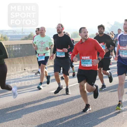 03.10.2025 - Köhlbrandbrückenlauf Lena Gebhardt http://msf.ph/oto/9066114 03.10.2025 09:22:56 Position 1 3169, 2025, 1797, 3416, 1761, 2165, 2171, 3488 meine-sportfotos.de