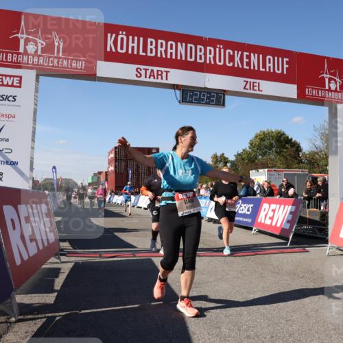 03.10.2025 - Köhlbrandbrückenlauf Lena Gebhardt http://msf.ph/oto/9066116 03.10.2025 13:29:37 Ziel 4629, 4660, 4720, 4733, 5470, 5482, 5601, 6093, 6156, 6215, 6334, 6335, 6336, 6351, 6387, 6439, 6539, 6543, 6554, 6555 meine-sportfotos.de
