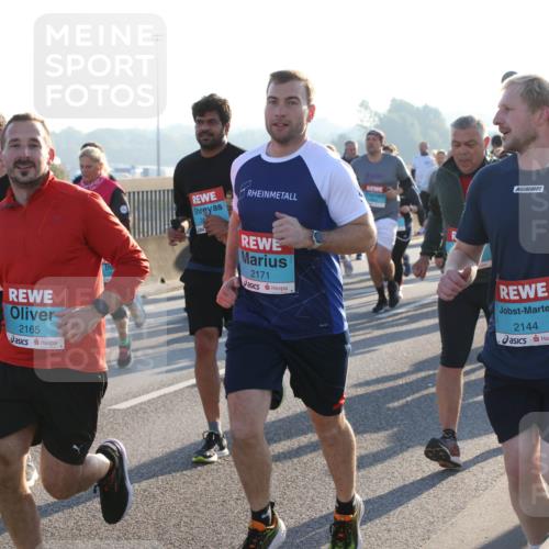 03.10.2025 - Köhlbrandbrückenlauf Lena Gebhardt http://msf.ph/oto/9066134 03.10.2025 09:22:57 Position 1 2025, 3416, 2165, 2171, 2144 meine-sportfotos.de