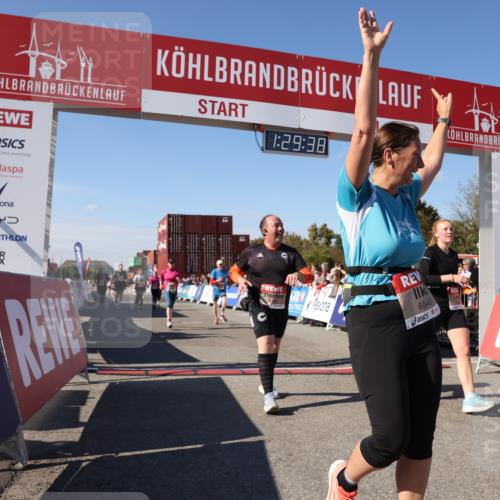 03.10.2025 - Köhlbrandbrückenlauf Lena Gebhardt http://msf.ph/oto/9066137 03.10.2025 13:29:38 Ziel 4629, 4660, 4720, 4733, 5119, 5120, 5470, 5482, 5601, 6093, 6156, 6215, 6334, 6335, 6336, 6351, 6387, 6439, 6539, 6543, 6554, 6555 meine-sportfotos.de