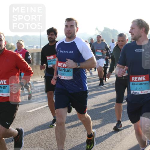 03.10.2025 - Köhlbrandbrückenlauf Lena Gebhardt http://msf.ph/oto/9066138 03.10.2025 09:22:57 Position 1 2026, 3416, 2165, 2168, 2171, 2144 meine-sportfotos.de