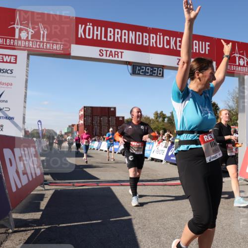 03.10.2025 - Köhlbrandbrückenlauf Lena Gebhardt http://msf.ph/oto/9066142 03.10.2025 13:29:38 Ziel 4629, 4660, 4720, 4733, 5119, 5120, 5470, 5482, 5601, 6093, 6156, 6215, 6334, 6335, 6336, 6351, 6387, 6439, 6539, 6543, 6554, 6555 meine-sportfotos.de