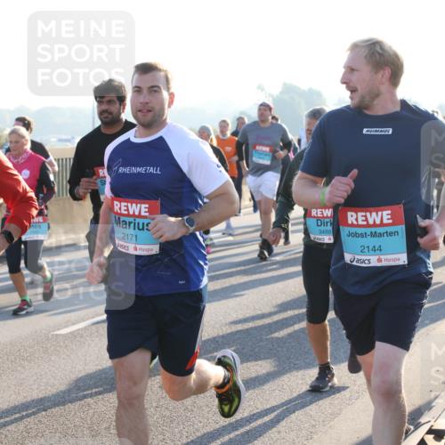 03.10.2025 - Köhlbrandbrückenlauf Lena Gebhardt http://msf.ph/oto/9066144 03.10.2025 09:22:57 Position 1 2165, 2171, 3488, 2144 meine-sportfotos.de