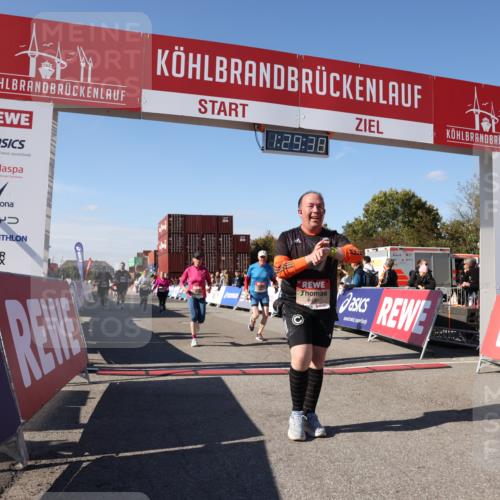 03.10.2025 - Köhlbrandbrückenlauf Lena Gebhardt http://msf.ph/oto/9066147 03.10.2025 13:29:39 Ziel 4629, 4660, 4720, 4733, 5119, 5120, 5470, 5482, 5601, 6093, 6156, 6215, 6334, 6335, 6336, 6351, 6387, 6439, 6539, 6543, 6554, 6555 meine-sportfotos.de
