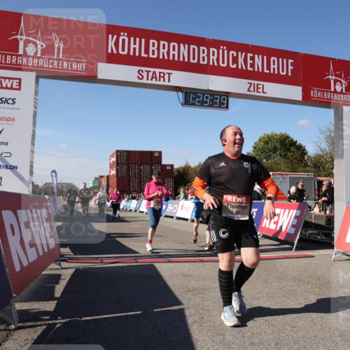 03.10.2025 - Köhlbrandbrückenlauf Lena Gebhardt http://msf.ph/oto/9066154 03.10.2025 13:29:39 Ziel 4629, 4660, 4720, 4733, 5119, 5120, 5470, 5482, 5601, 6093, 6156, 6215, 6334, 6335, 6336, 6351, 6387, 6439, 6539, 6543, 6554, 6555 meine-sportfotos.de