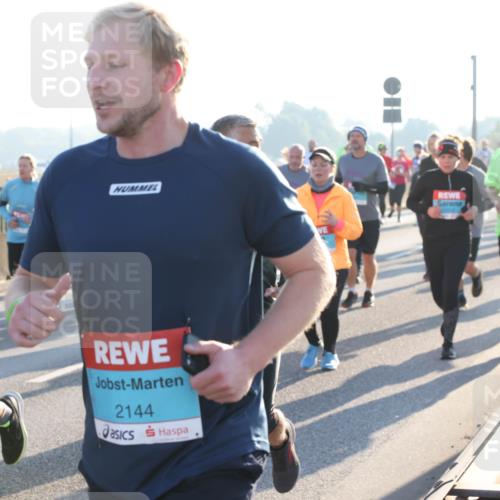 03.10.2025 - Köhlbrandbrückenlauf Lena Gebhardt http://msf.ph/oto/9066161 03.10.2025 09:22:58 Position 1 2144 meine-sportfotos.de