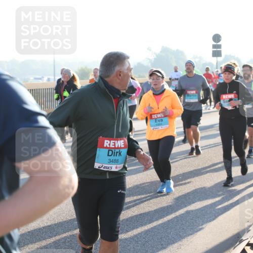 03.10.2025 - Köhlbrandbrückenlauf Lena Gebhardt http://msf.ph/oto/9066176 03.10.2025 09:22:58 Position 1 3488, 1994 meine-sportfotos.de