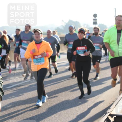 03.10.2025 - Köhlbrandbrückenlauf Lena Gebhardt http://msf.ph/oto/9066190 03.10.2025 09:22:59 Position 1 1004 meine-sportfotos.de