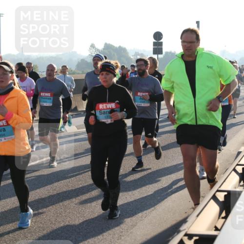 03.10.2025 - Köhlbrandbrückenlauf Lena Gebhardt http://msf.ph/oto/9066194 03.10.2025 09:22:59 Position 1 1994, 3022, 1724 meine-sportfotos.de